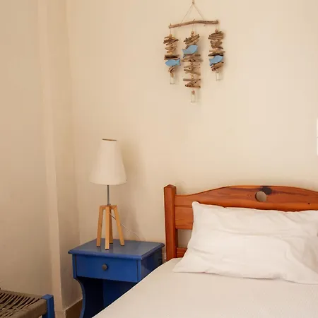 Nefeli Rooms Agia Marina  Exterior photo